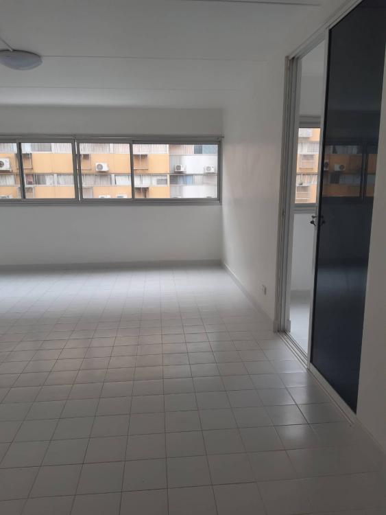 ที่พักเมืองทอง อาคาร C1 ห้องขนาดกลางด้านใน โทร 0945450789
